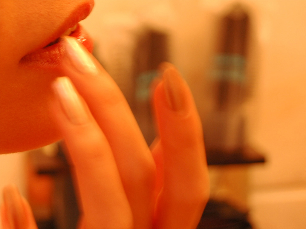 突然の行為にも慌てることなく受け止めてくれる人妻